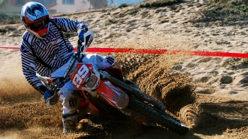   Hermanos Israel se acercan a la medalla de Oro en los Six Days de México 