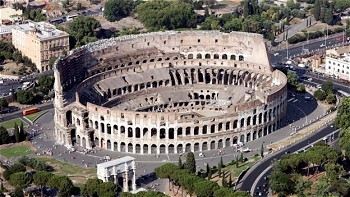   Coliseo Romano está inclinado 40 centímetros sobre su lado sur 