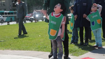   Niños y niñas de Fundación Integra izaron la Bandera Bicentenario 