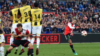   Robin Van Persie marcó un golazo para el triunfo de Feyenoord y luego se fue expulsado 