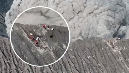   Erupción pilló a escaladores en la cima de un volcán y debieron bajar a toda velocidad 
