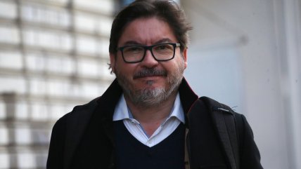   Acusan que exministro Barraza viajó al extranjero pese a licencia médica 