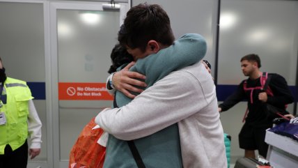   Familiares recibieron en el aeropuerto a chilenos deportados por EE.UU. 