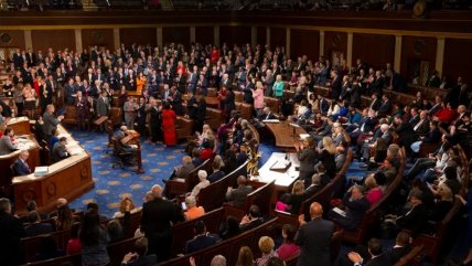   De madrugada, Trump logró avanzar a voto final en la Cámara su plan fiscal 
