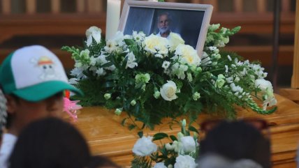   Cientos de personas asistieron al velorio de Héctor Noguera en campus de la UC 