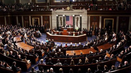   Con apoyos republicanos, Senado de EE.UU. aprobó revocar aranceles globales de Trump 