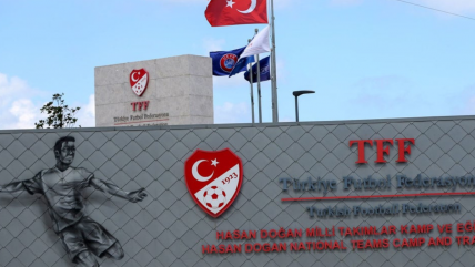   La Federación Turca de Fútbol suspendió a 149 árbitros y asistentes por apuestas 