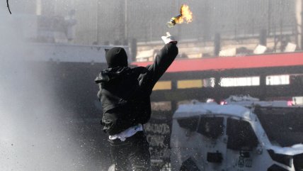   Tres menores detenidos por atacar con bombas molotov a carabineros en el INBA 