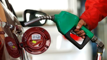   Bencinas tendrán una baja en sus precios para comenzar el 2026 