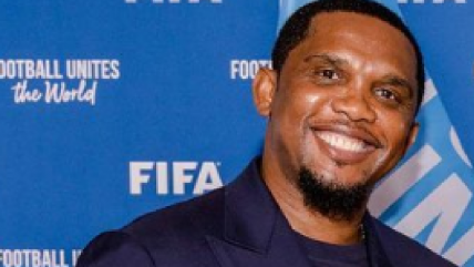   Samuel Eto'o fue sancionado con cuatro partidos sin poder entrar a los estadios en la Copa África 