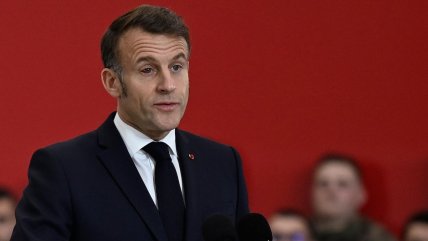   Macron pone suma urgencia a proyecto que prohíbe redes sociales a menores 