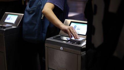   Pasajeros reaccionan al alza de 25 pesos en el transporte público: 