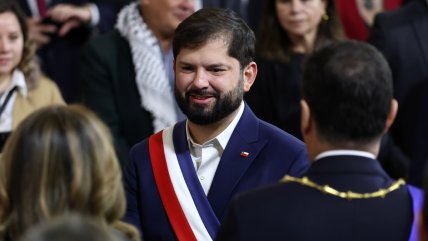   Carabineros condecoró al Presidente Boric como 