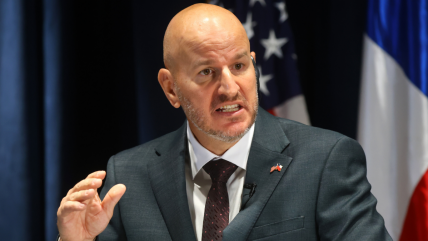   Embajador de EE.UU. en investidura de Kast: 