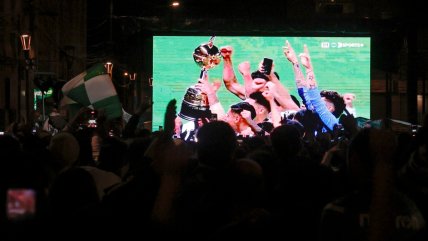   [VIDEO] Alcaldesa captó la emoción de hinchas en el decisivo penal de Santiago Wanderers 