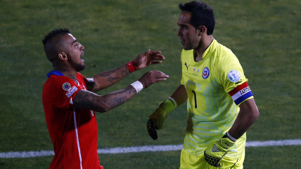   El especial saludo de Arturo Vidal a Claudio Bravo por sus 43 años 