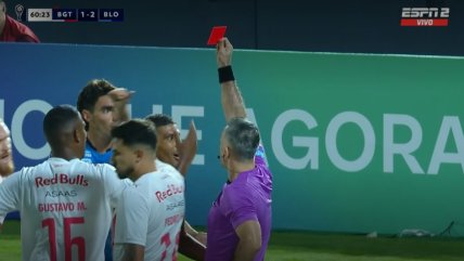   [VIDEO] La insólita expulsión de la semana: Se ganó dos amarillas en la misma jugada y vio la roja 