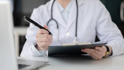   Corte de Santiago multa a psiquiatra por otorgar licencia médica sin fundamento 