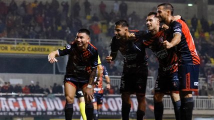   Resumen: Limache aprovechó el tropiezo de Colo Colo y es líder de la Liga de Primera 