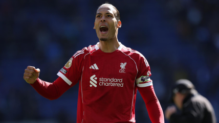  Van Dijk le dio una victoria agónica a Liverpool frente a Everton en el 