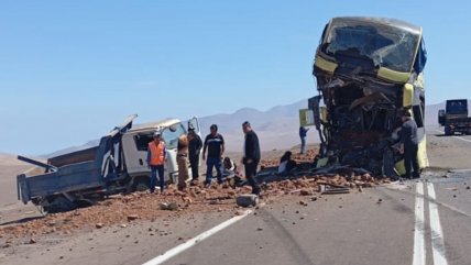   Tocopilla: Choque frontal entre bus y camión dejó dos muertos y 23 lesionados 