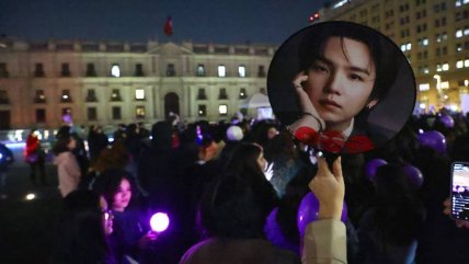   ARMY llegó hasta La Moneda para exigir realización de shows de BTS 