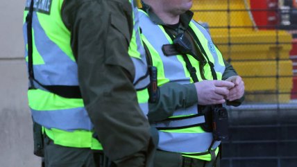   Encarcelan a dos carabineros acusados de extorsionar a chofer sorprendido sin licencia 