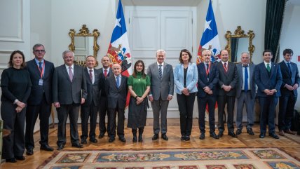   Dirigentes del Socialismo Democrático destacan en comisión que buscará reducir ministerios 