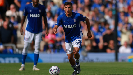   [VIDEO] Marcelino Núñez marcó un gol de distancia para Ipswich ante Leicester en la EFL Cup 