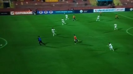   [VIDEO] ¡Insólito! Pelotero de Unión Española interrumpió ataque de su equipo ante Rangers 