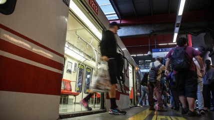   Metro suspendió servicio en cinco estaciones de Línea 4 por emergencia médica 