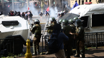  Marcha de la Confech en la Alameda protagoniza incidentes y desvíos de tránsito  