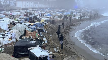   Policía española desalojó asentamiento de inmigrantes en playa de Ceuta 