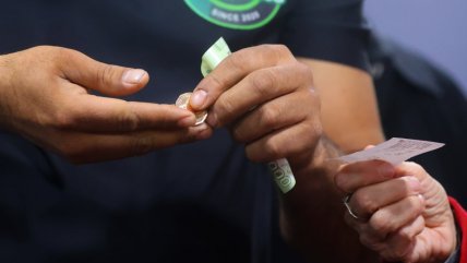   Comenzó a circular la nueva moneda de 50 pesos: Primera compra fue en una verdulería 