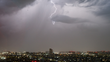   Meteorología pronostica tormentas eléctricas en ocho regiones del país 